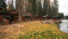 Riverfront guest cabins at Frontier Far West Lodge 