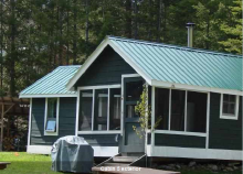Guest cabins at Johnson Lake Resort