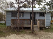 Housekeeping guest cabin at  Hobbs Resort