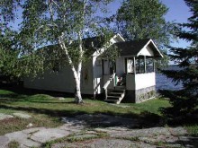 Ballard's Black Island guest cabin near lake
