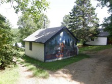Guest cabins at Blue Fox Camp