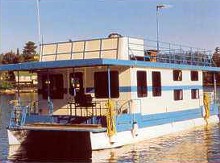 Rental houseboat at Floating Lodges