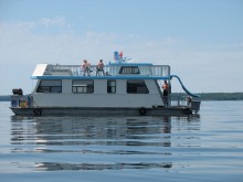 Rental houseboat from Houseboat Adventures