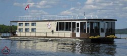 Rental houseboat from Lac Seul Floating Lodges