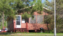 Guest cabin at Lac Seul's Scout Lake Resort