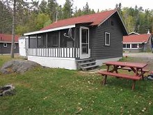 Guest cabins at Lake Herridge Lodge & Resort