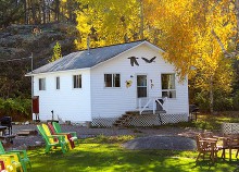 Housekeeping cabin at Mashkinonje Lodge