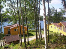 Lake view cabins at McIntosh Lodge