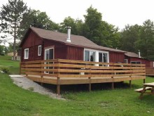 Guest cottage with deck at Moose Point Cottages