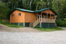 Modern guest cabin at Moosehorn Lodge