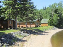 Pakuni Lodge guest cabins