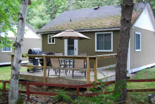 Guest cabin with nice deck at South River Resort