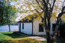 Housekeeping cabin with lake view at Sunnyside Camp 