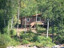Guest cabin in the trees at Oasis du Gouin Outfitter