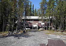 Guest cabin with picnic table at Davin Lake Lodge