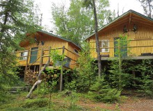 Guest cabins at Stockman's Lodge